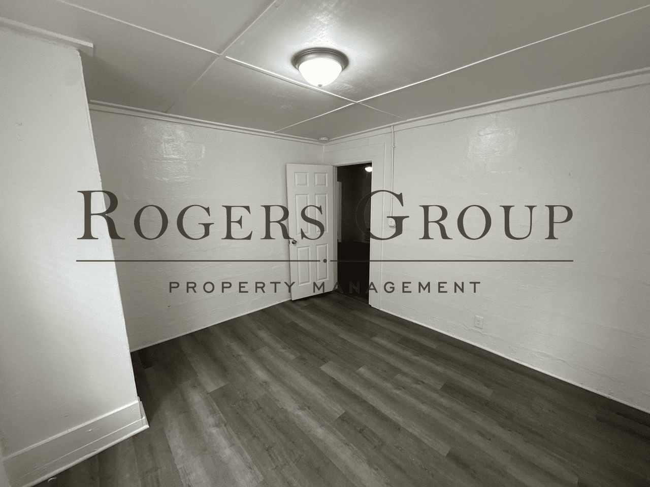 1023 Hughes St - Photo 5 of 14