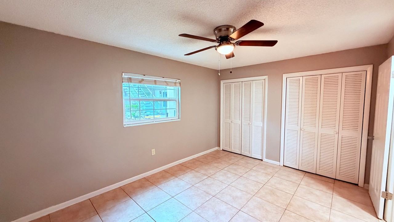 2500 Lee Rd - Photo 4 of 16