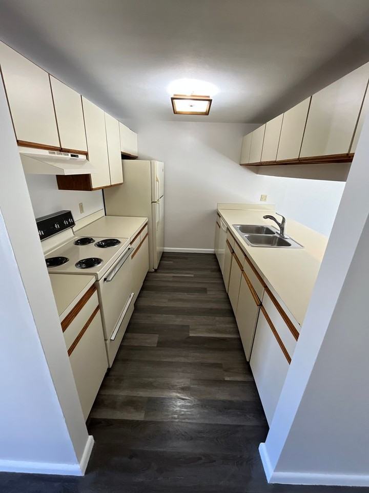7468 Coachlight Ln - Photo 5 of 20