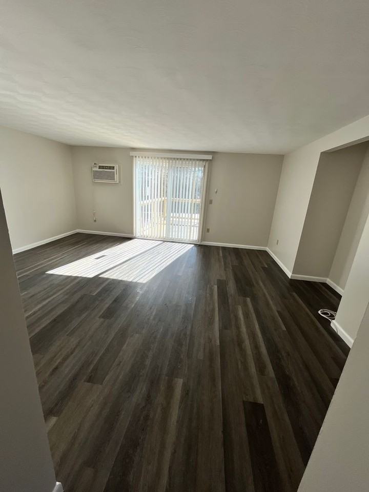 7468 Coachlight Ln - Photo 6 of 20