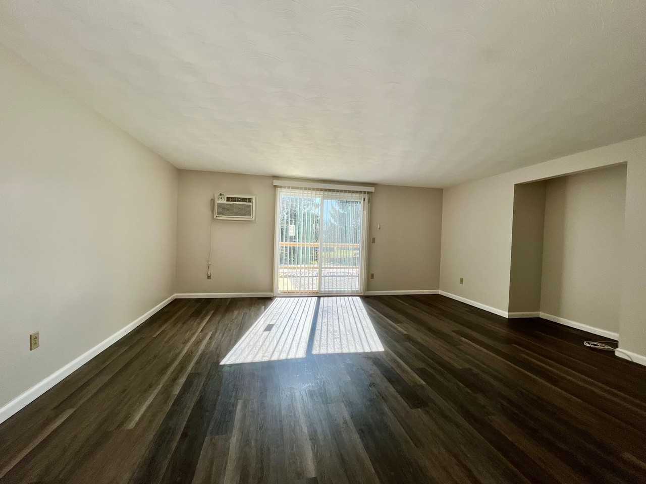 7468 Coachlight Ln - Photo 7 of 20