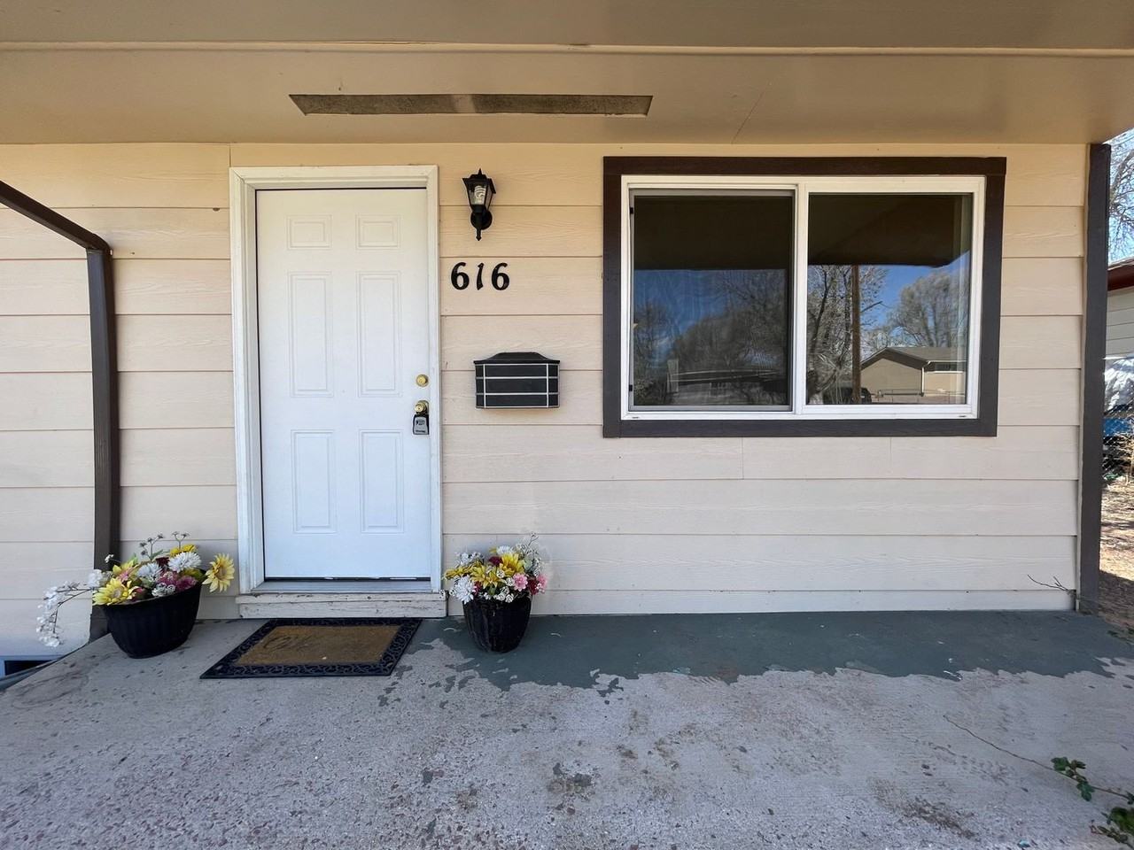 616 Zion Dr - Photo 2 of 20