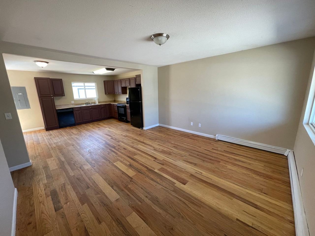 616 Zion Dr - Photo 3 of 20