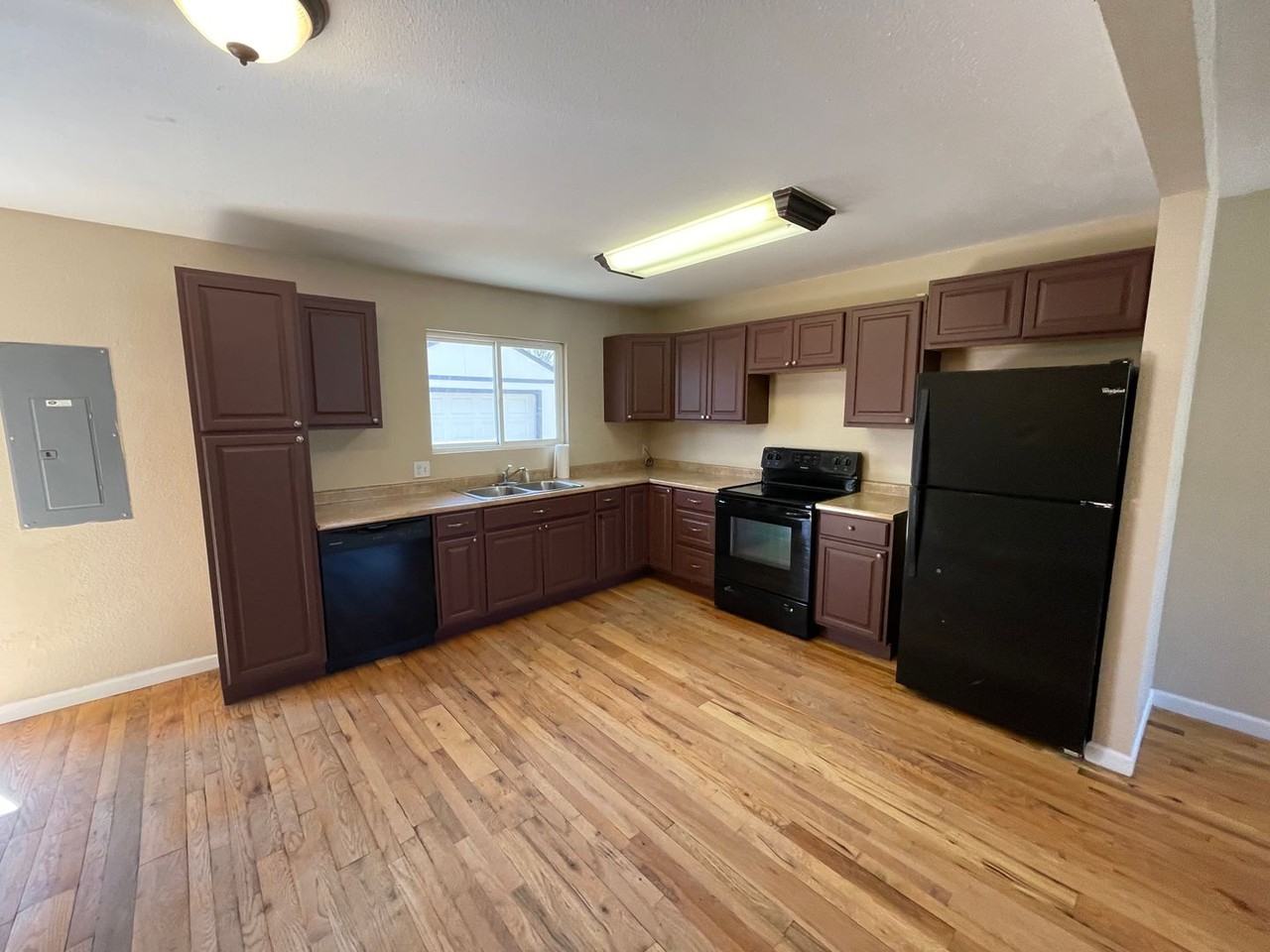 616 Zion Dr - Photo 5 of 20