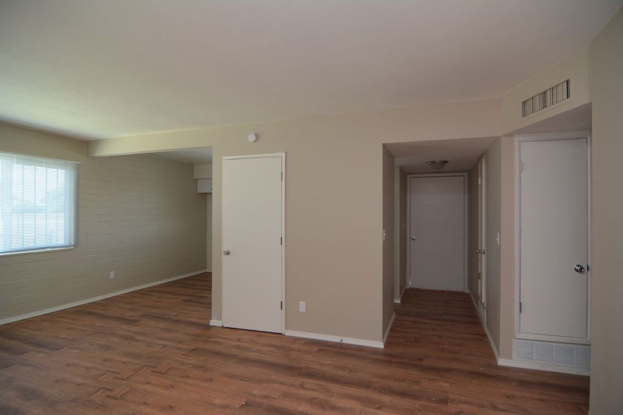 1852 S Norris Ave - Photo 2 of 11