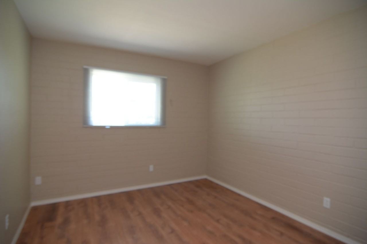 1852 S Norris Ave - Photo 3 of 11
