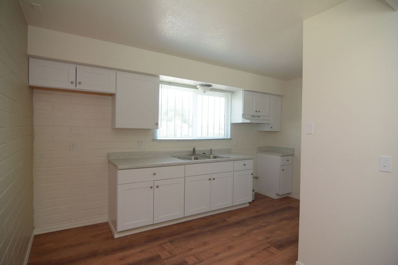 1852 S Norris Ave - Photo 6 of 11