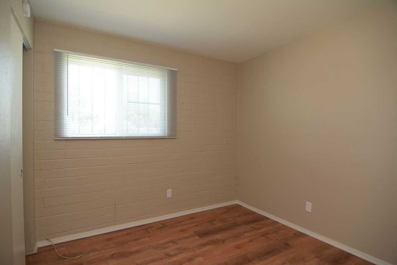 1852 S Norris Ave - Photo 7 of 11