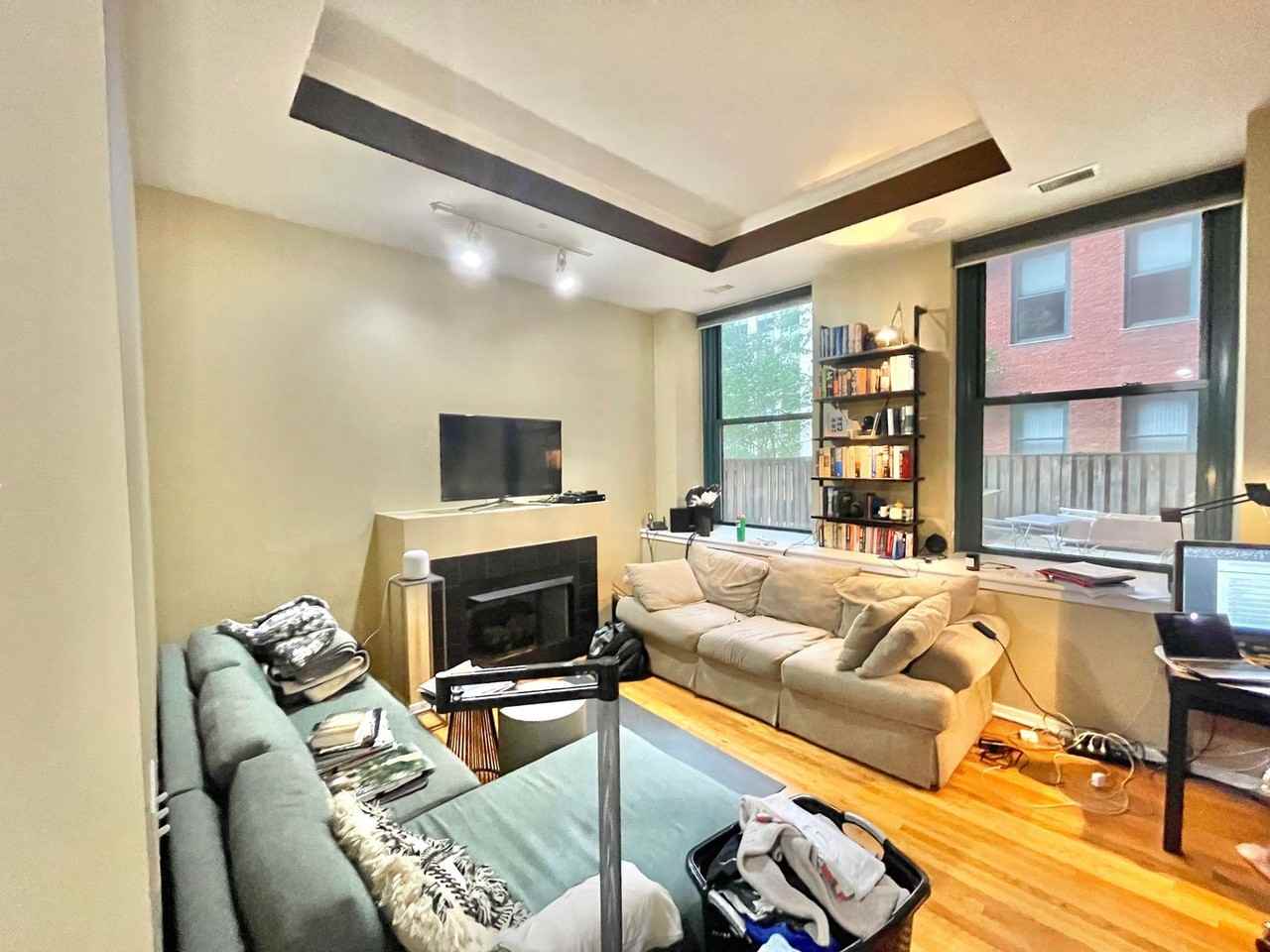 208 W Washington St - Photo 3 of 28