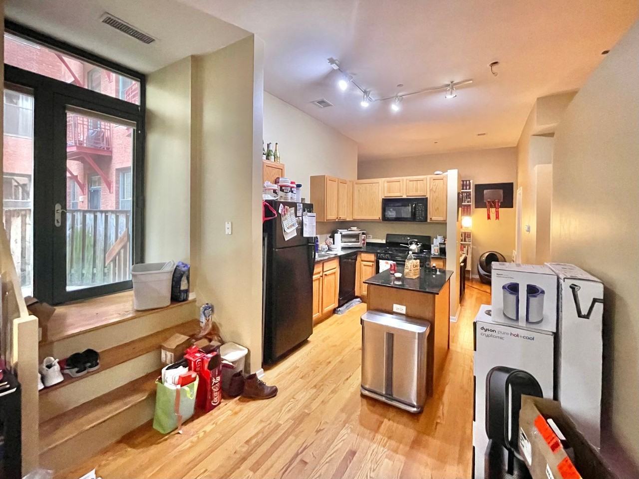 208 W Washington St - Photo 4 of 28