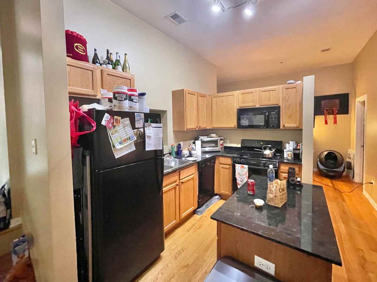 208 W Washington St - Photo 5 of 28
