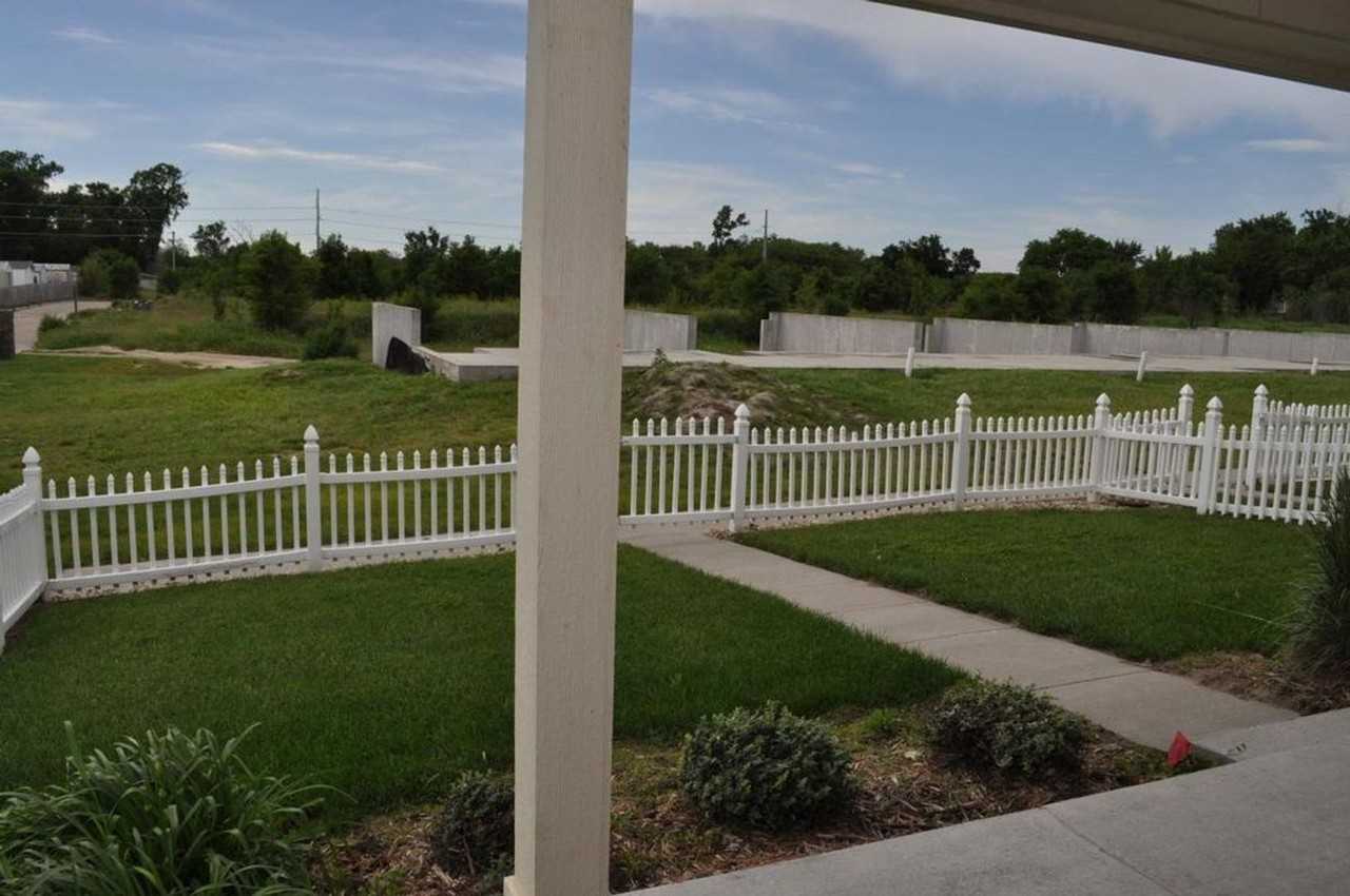 53 Fuller Cir - Photo 2 of 23