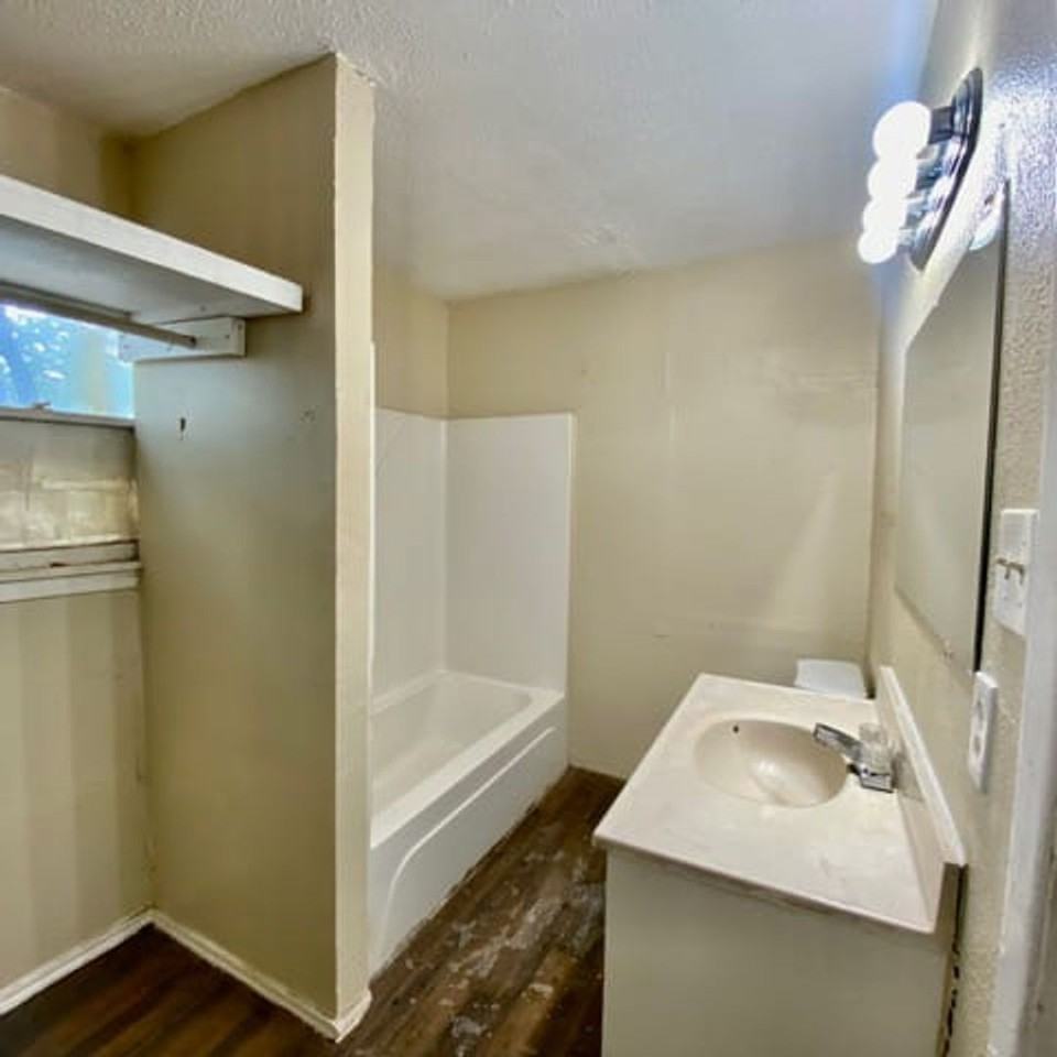3005 Colgate St - Photo 4 of 11