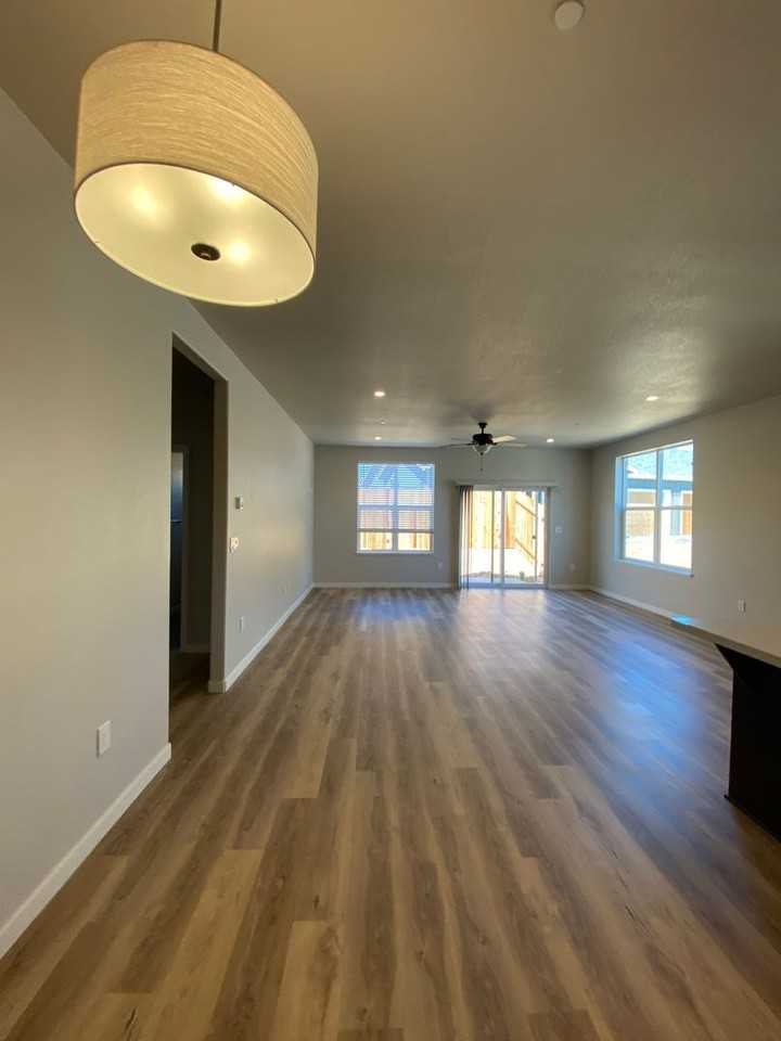 240 Silver Bend Way - Photo 3 of 12
