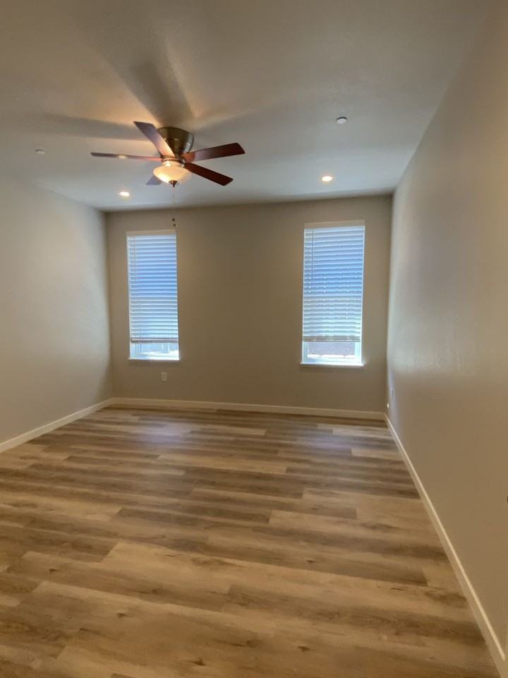 240 Silver Bend Way - Photo 5 of 12
