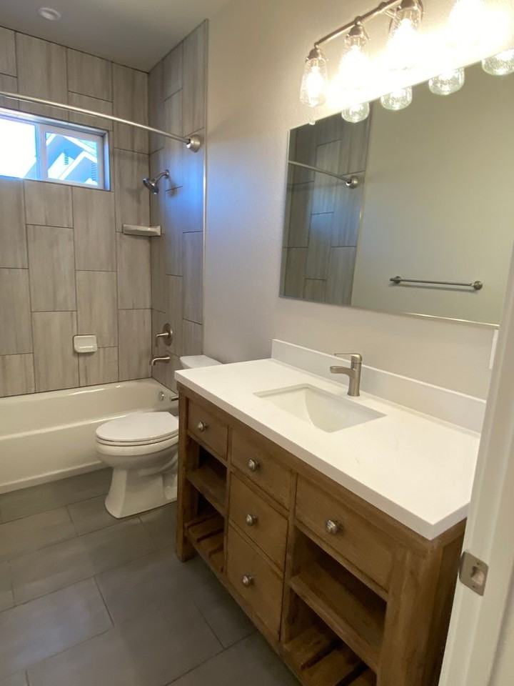 240 Silver Bend Way - Photo 7 of 12