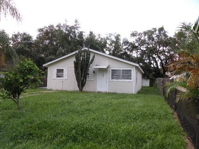6914 Waycross Ave - Photo 4 of 17