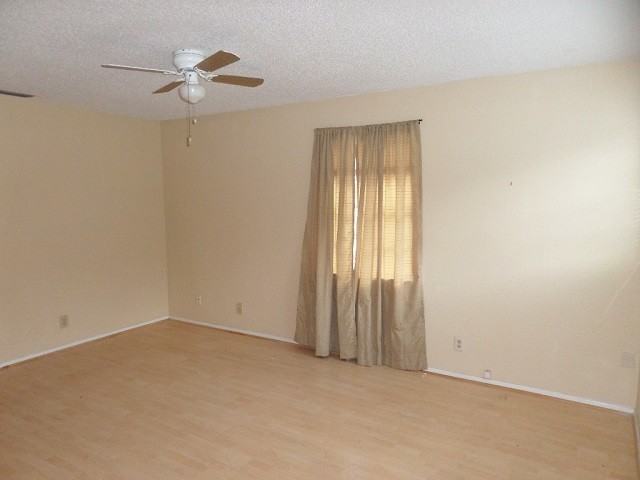 6914 Waycross Ave - Photo 6 of 17