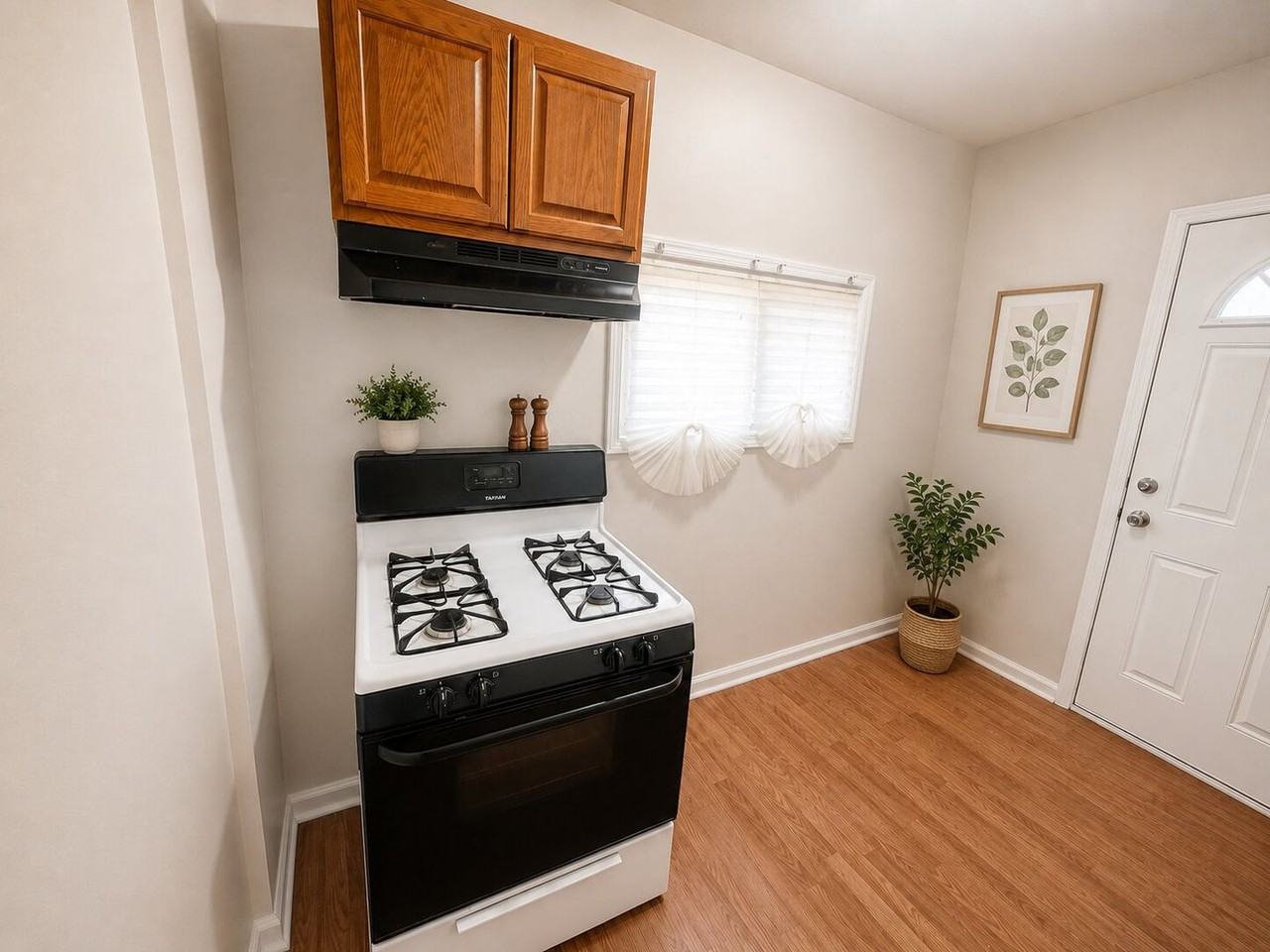 2309 W Firth St - Photo 4 of 14