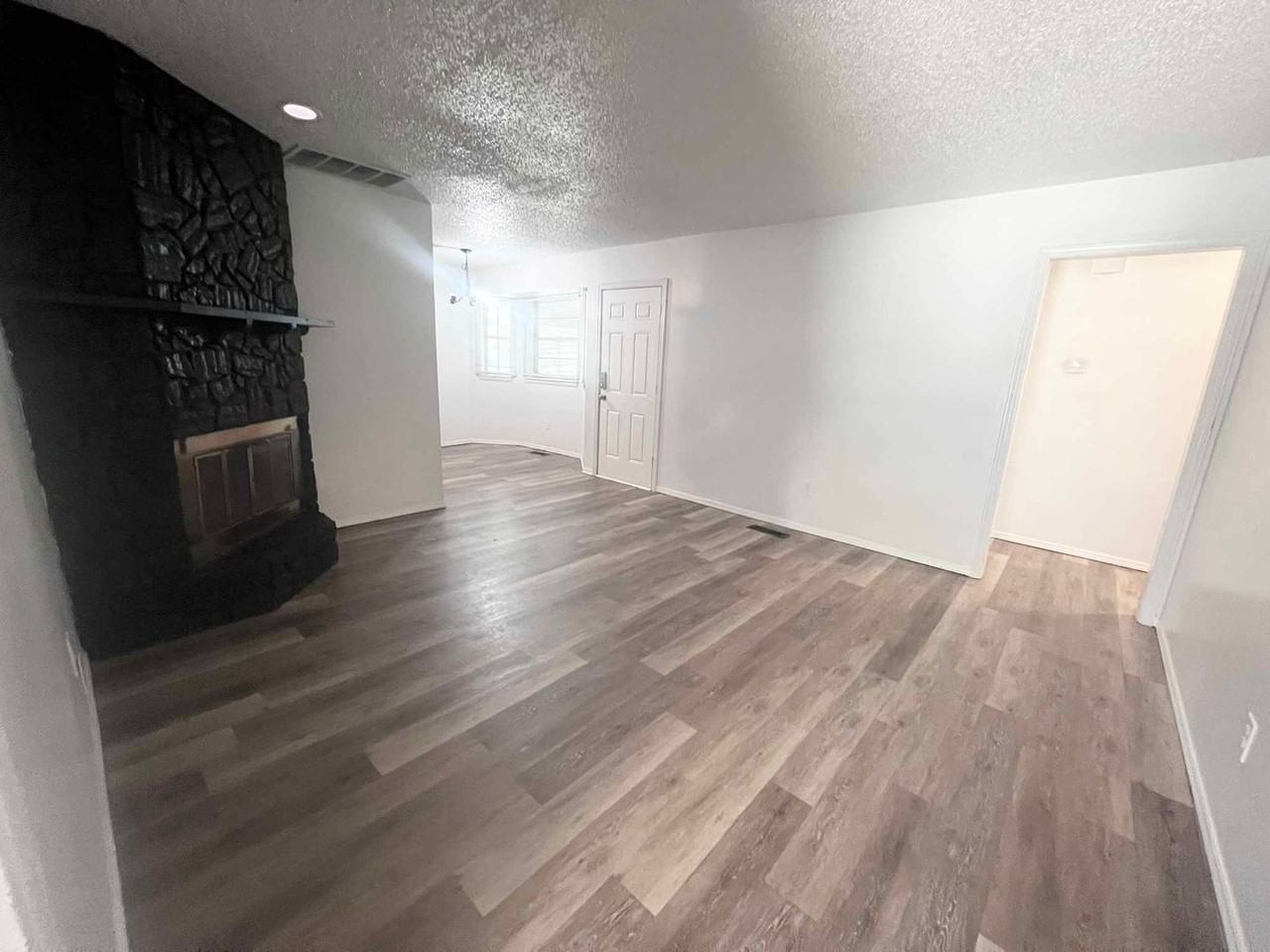413 Meadow Lake Dr - Photo 2 of 18