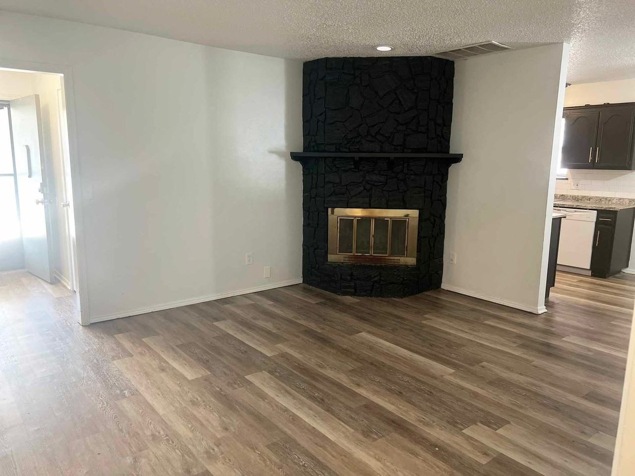 413 Meadow Lake Dr - Photo 3 of 18