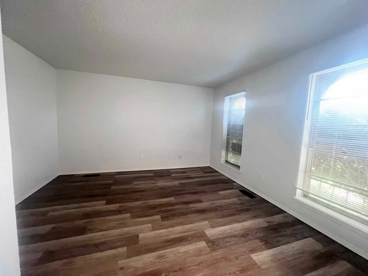 413 Meadow Lake Dr - Photo 5 of 18