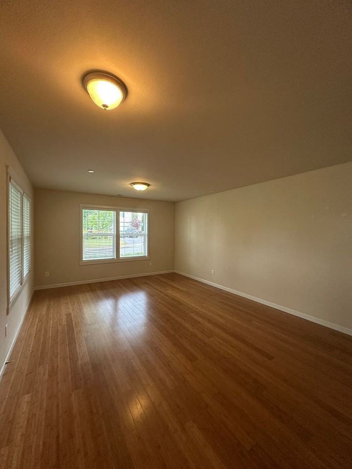 1319 Foreman Rd - Photo 3 of 27