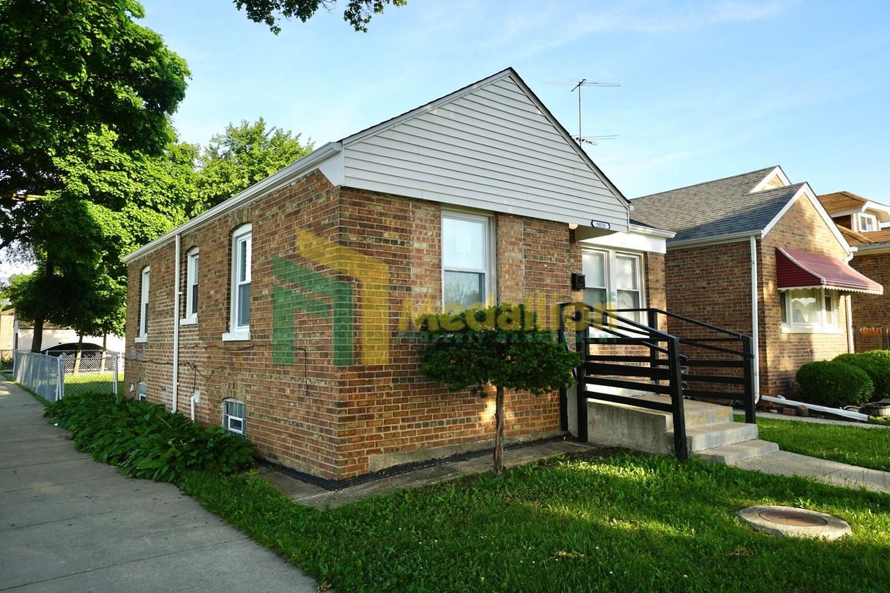 9858 S Drexel Ave - Photo 2 of 20