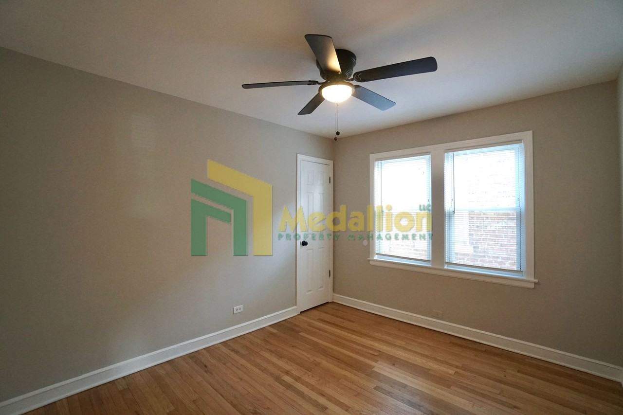 9858 S Drexel Ave - Photo 5 of 20