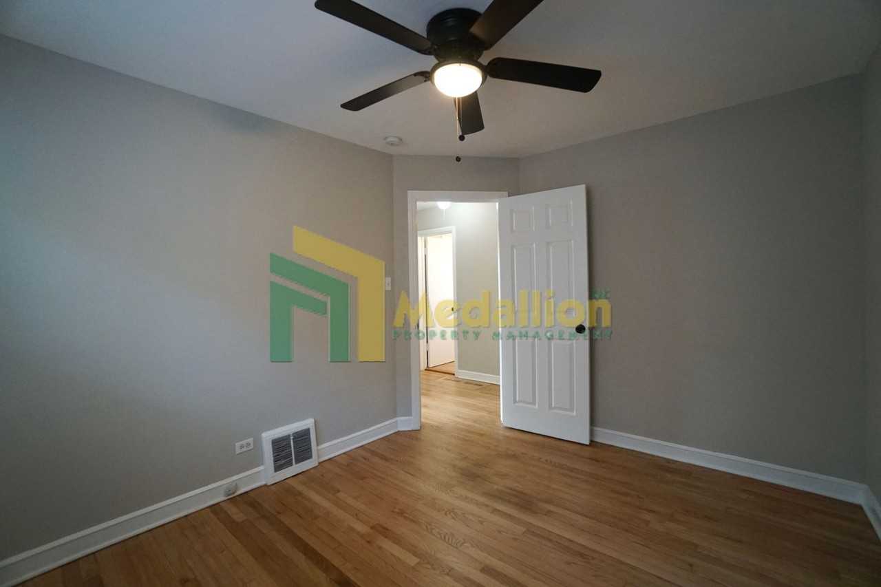 9858 S Drexel Ave - Photo 6 of 20