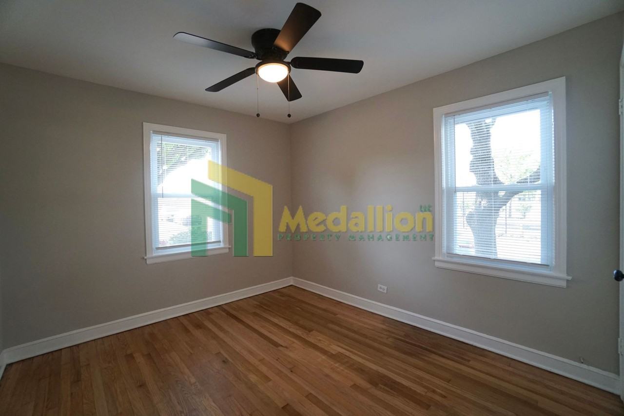 9858 S Drexel Ave - Photo 7 of 20