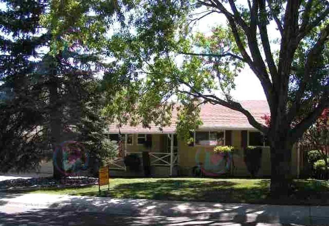 1360 W 12th St - Photo 2 of 9