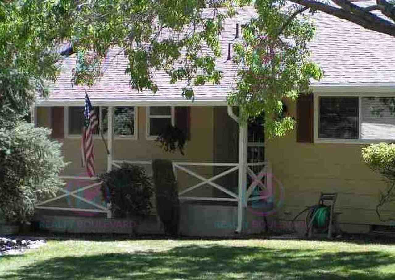 1360 W 12th St - Photo 3 of 9
