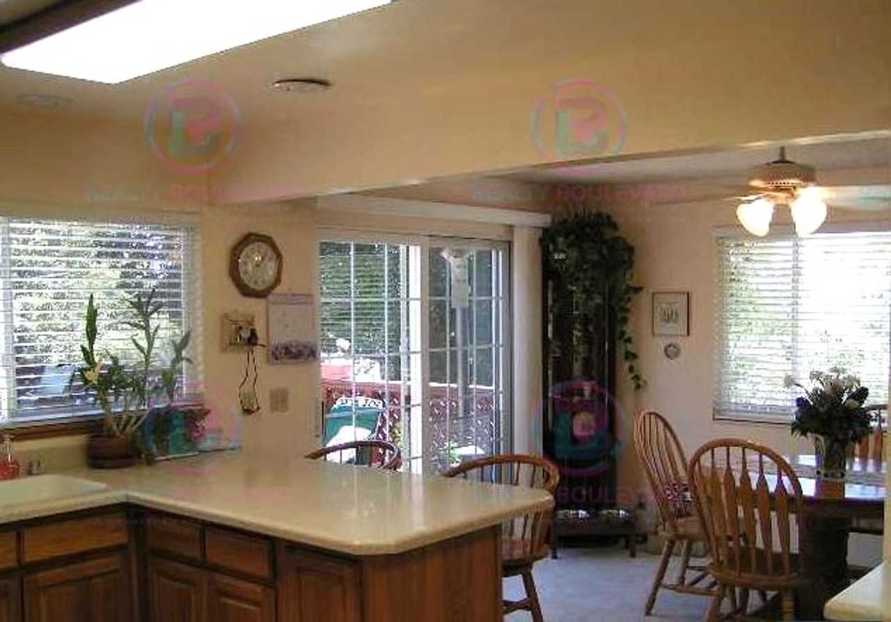 1360 W 12th St - Photo 5 of 9