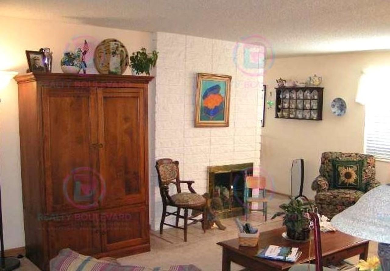 1360 W 12th St - Photo 6 of 9