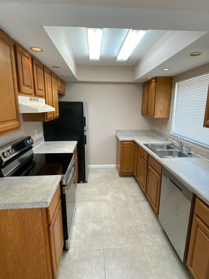 2656 Navajo Ave - Photo 4 of 12