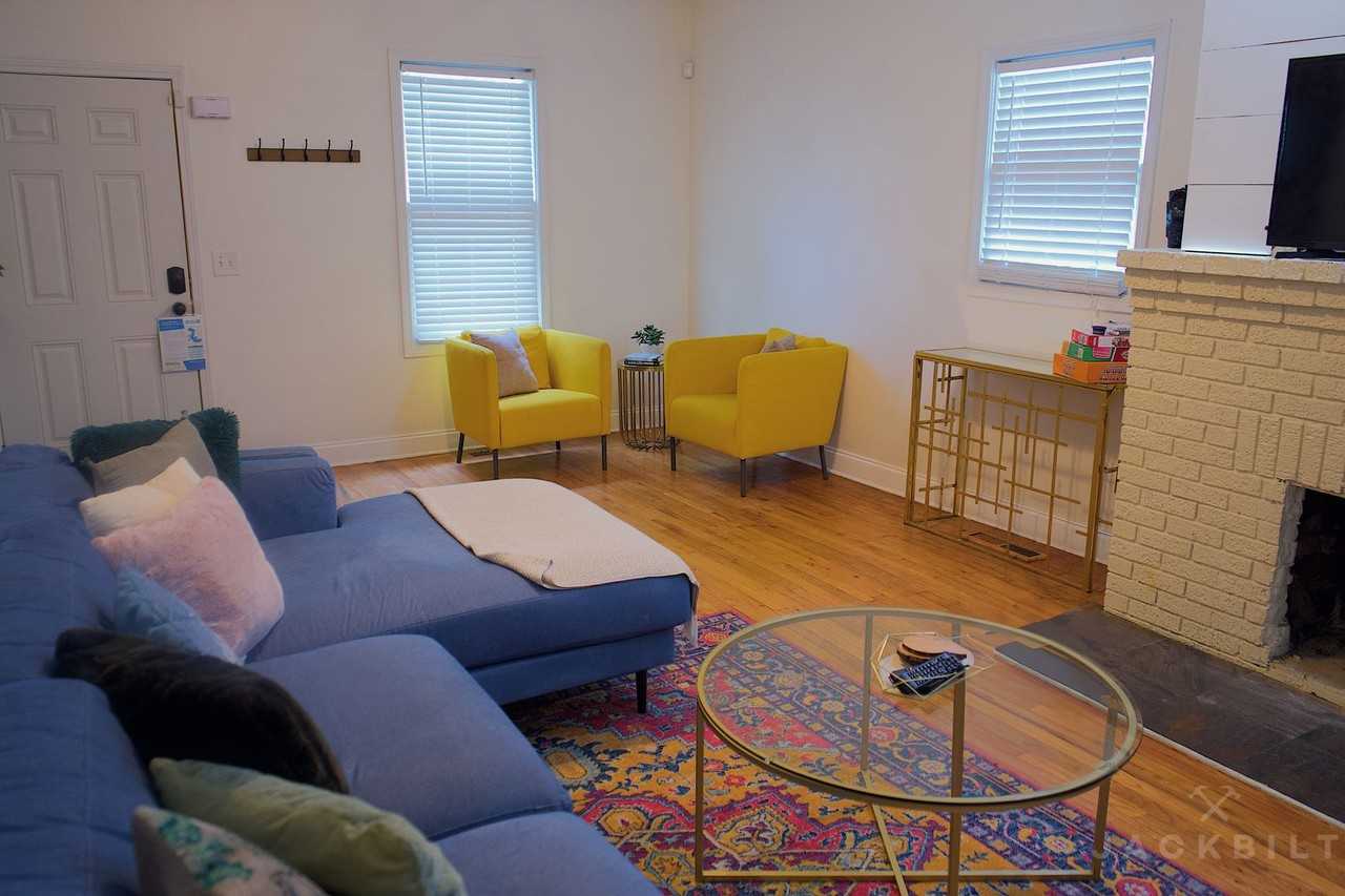 1378 Oak St Sw - Photo 3 of 18