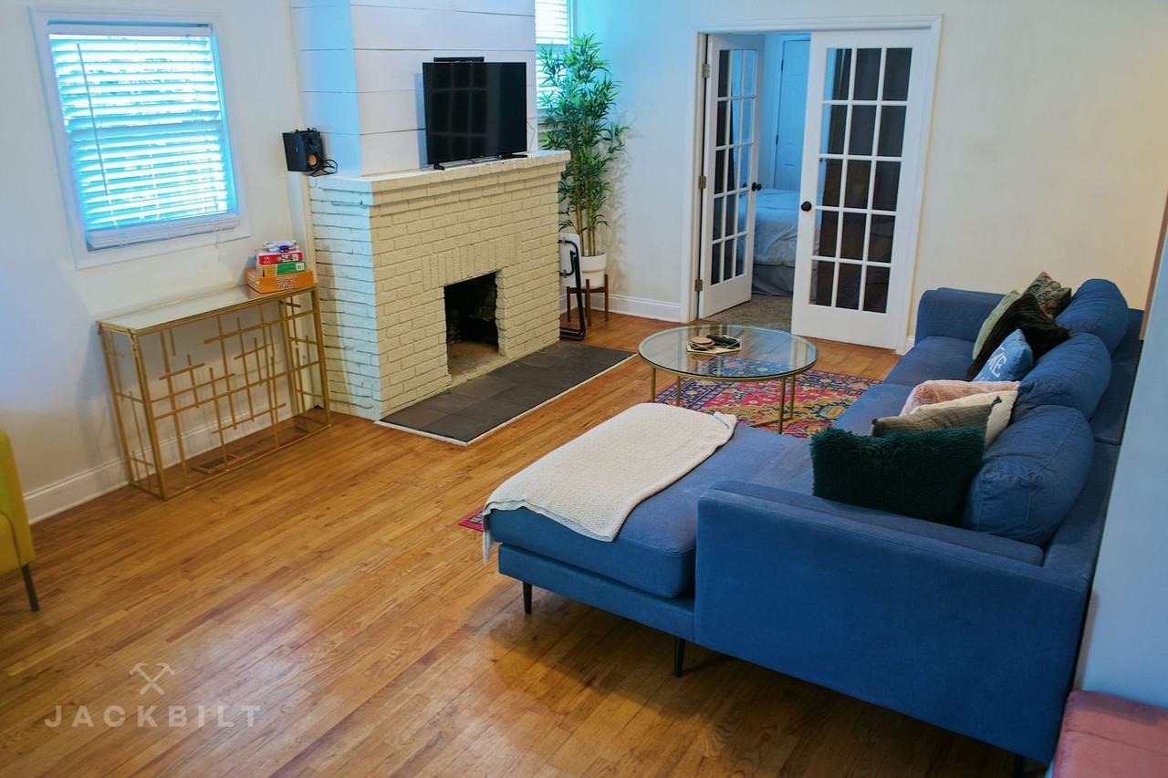 1378 Oak St Sw - Photo 4 of 18