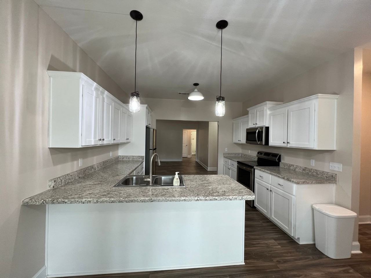 407 Tradewind Trl - Photo 3 of 28