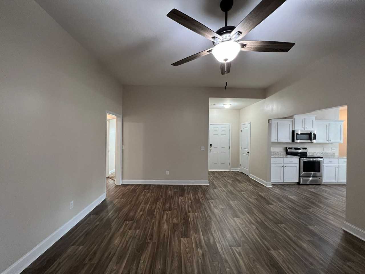 407 Tradewind Trl - Photo 5 of 28