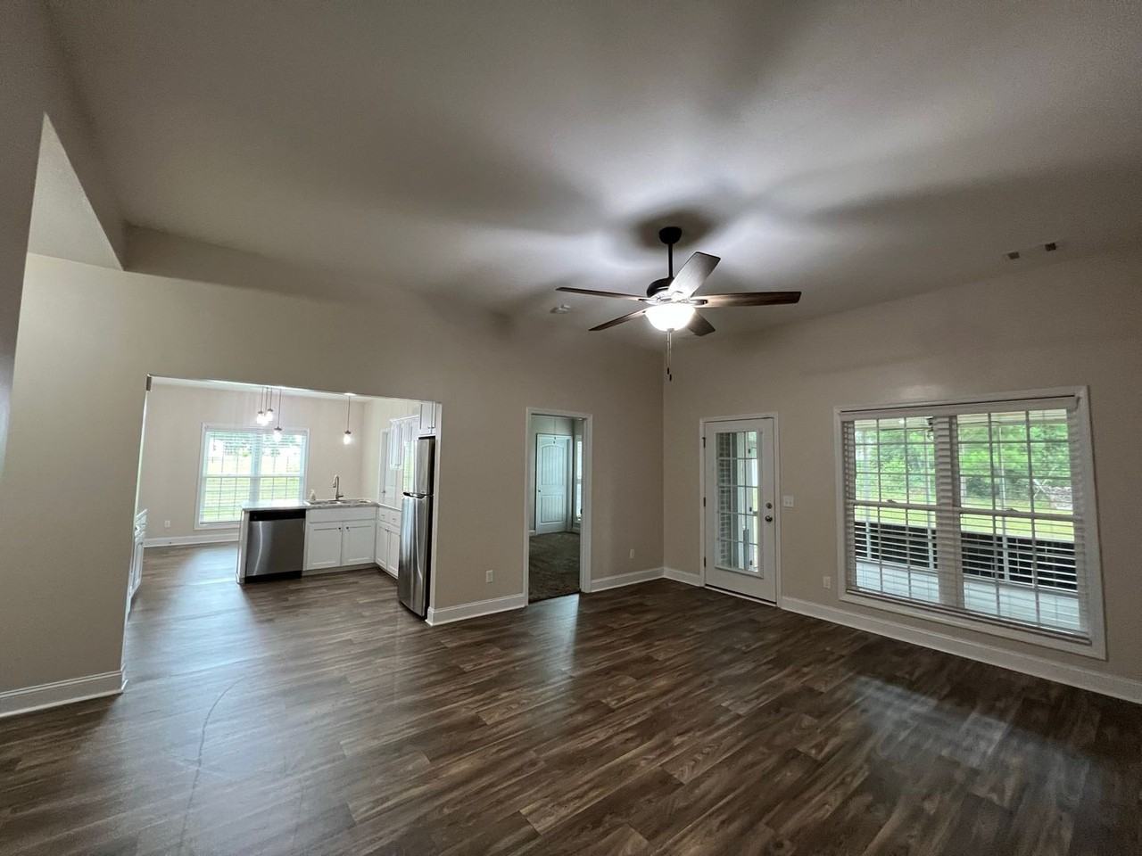 407 Tradewind Trl - Photo 6 of 28