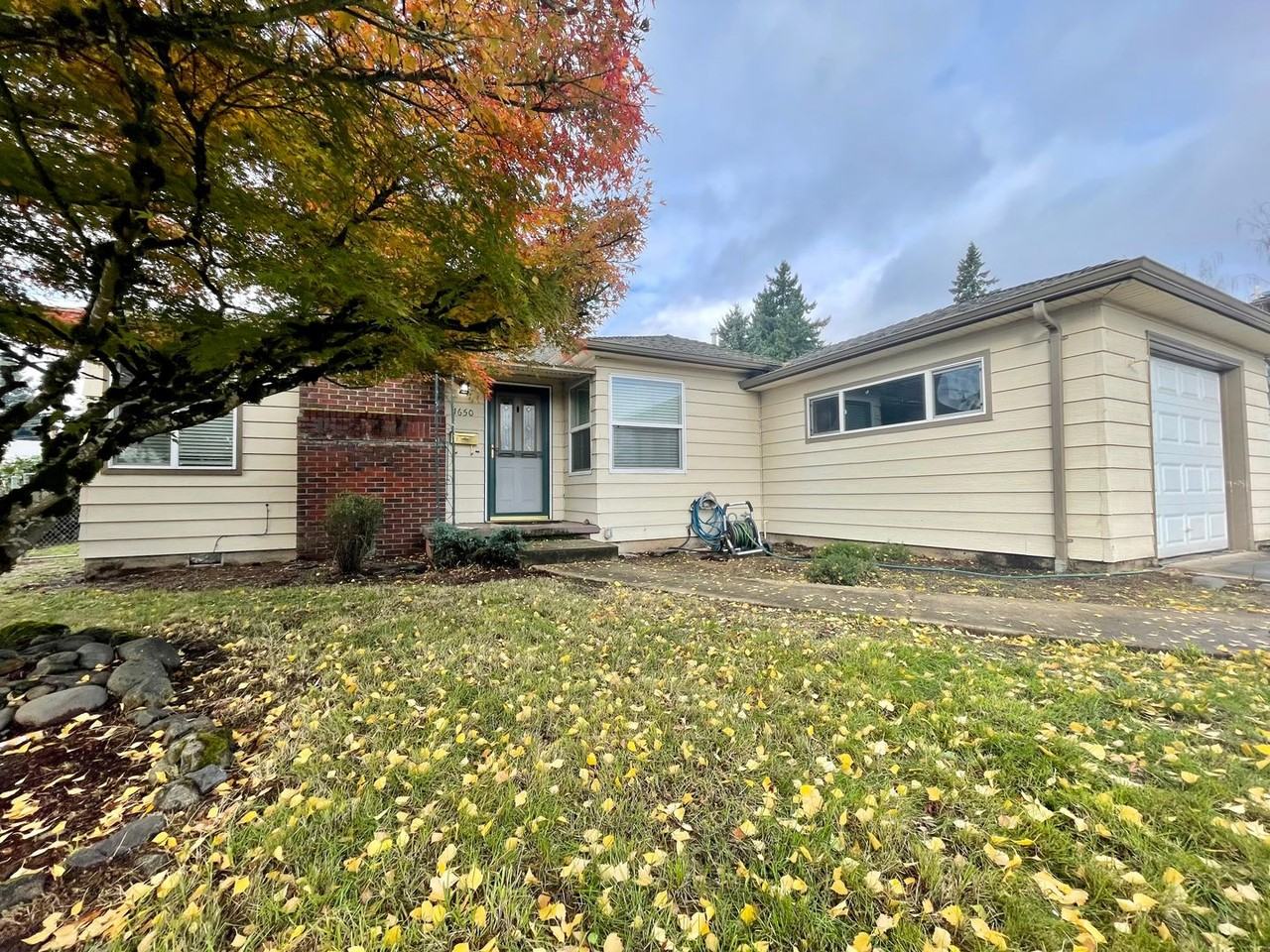 1650 Manor Dr - Photo 3 of 28