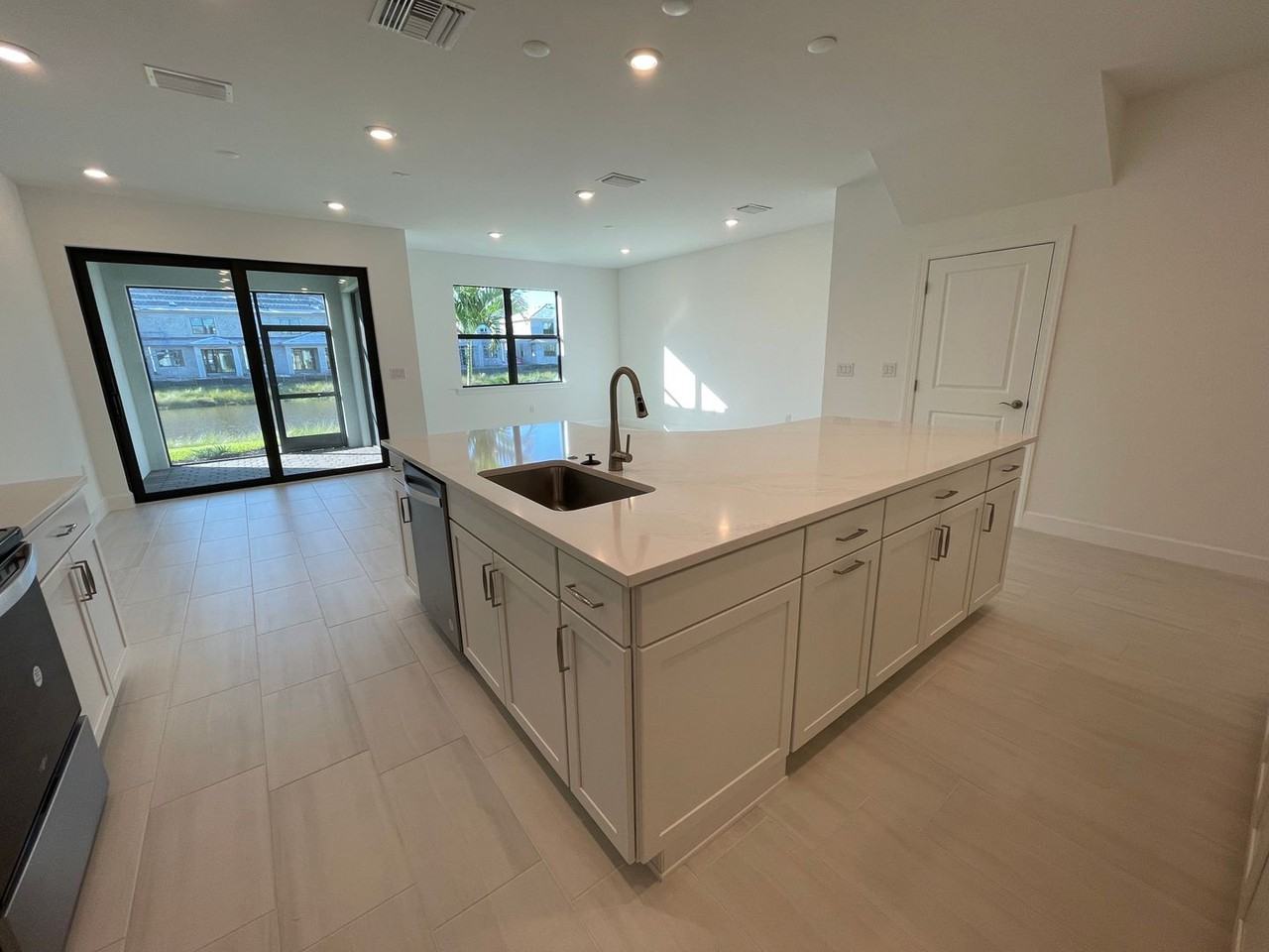 4101 Sonoma Oaks Cir - Photo 5 of 43