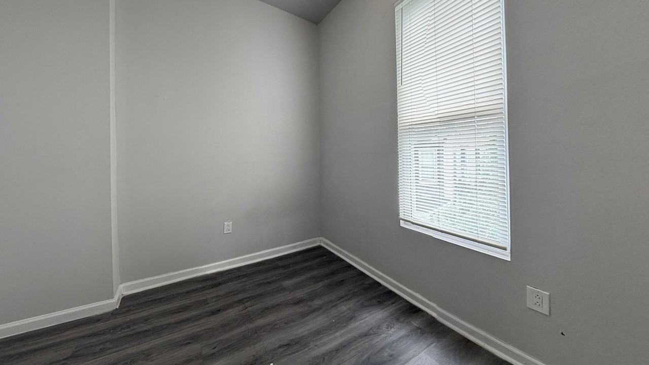 2229 N Cleveland St - Photo 7 of 17