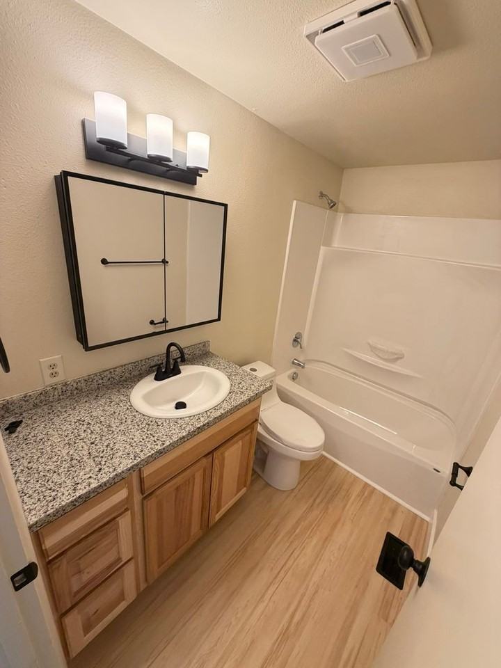 785 W Rose St - Photo 5 of 26