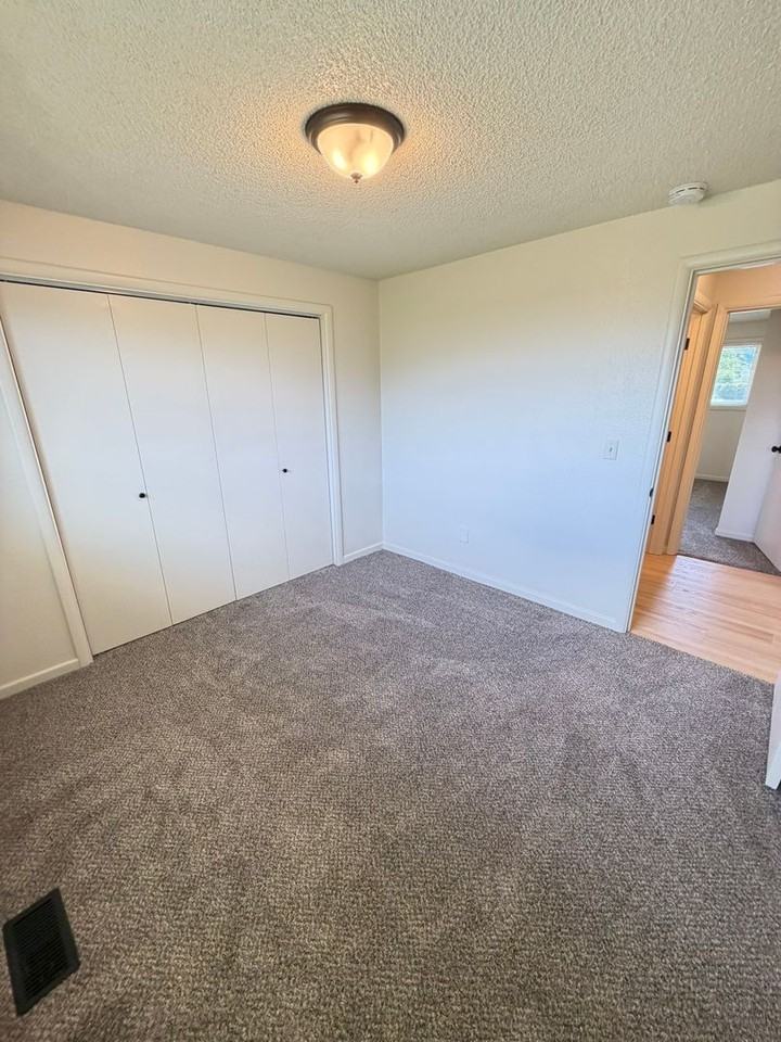 785 W Rose St - Photo 6 of 26