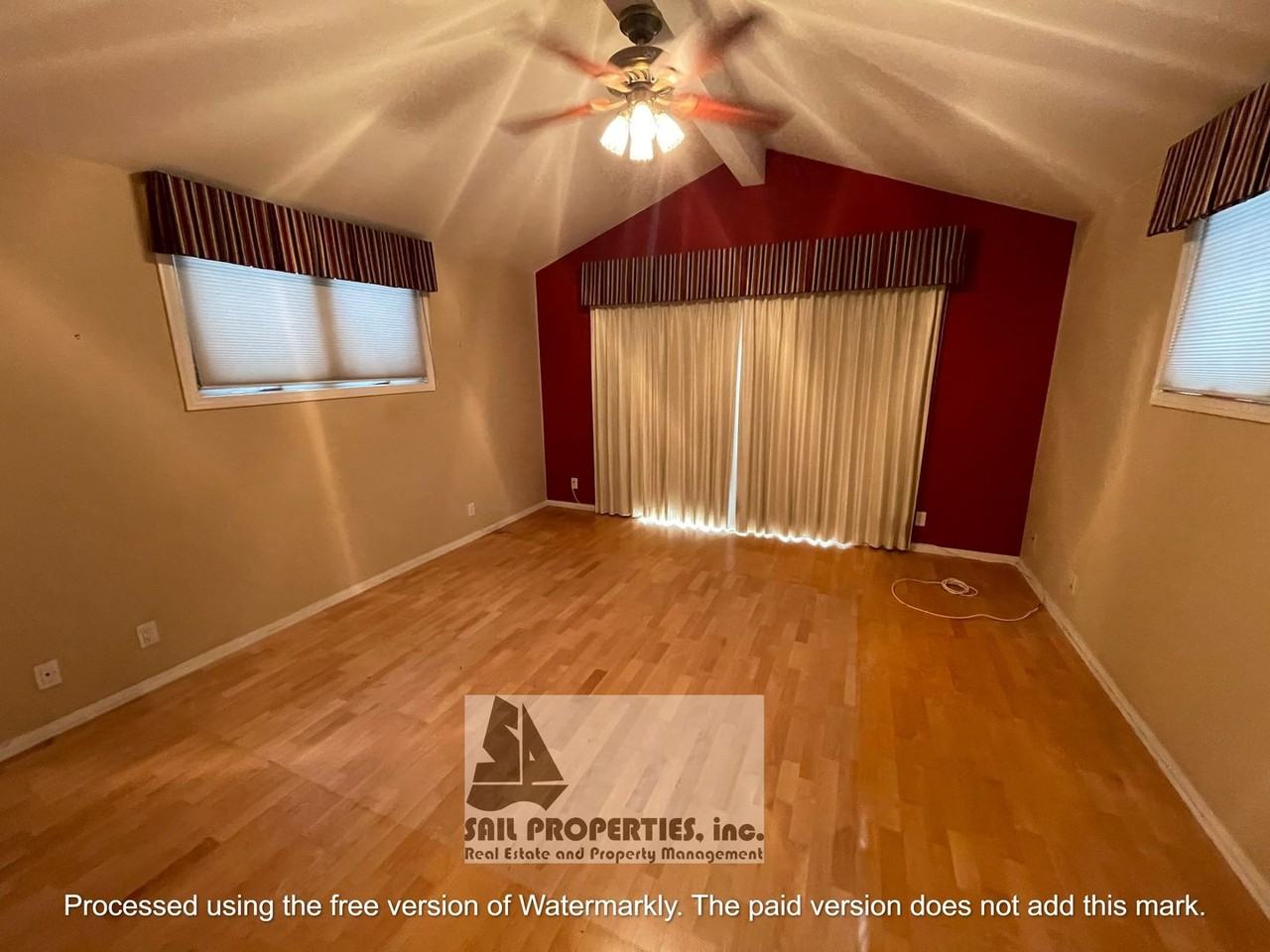 220 Baltimore Ave - Photo 7 of 27