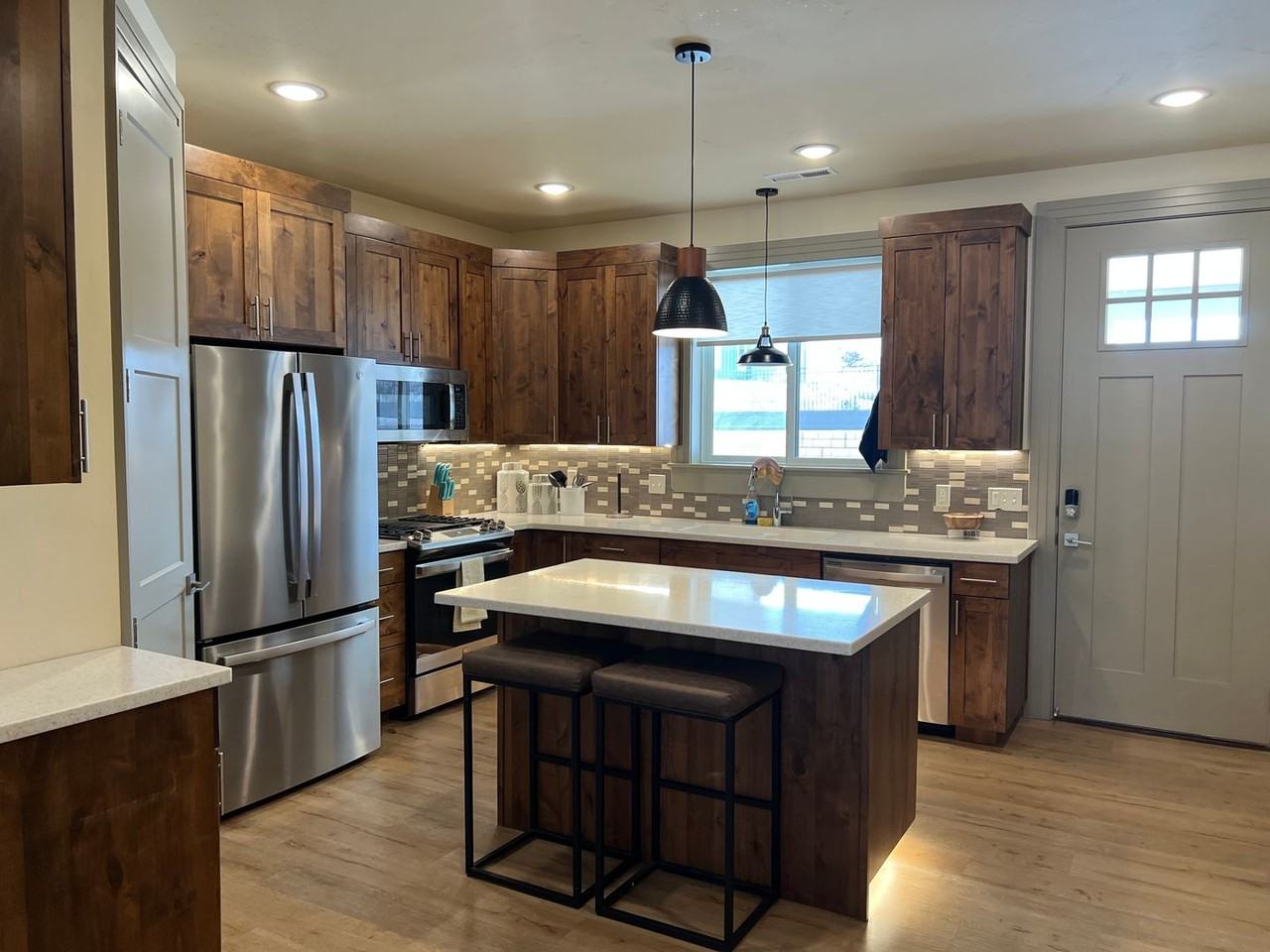 908 S Lincoln Ave #3 - Photo 5 of 17