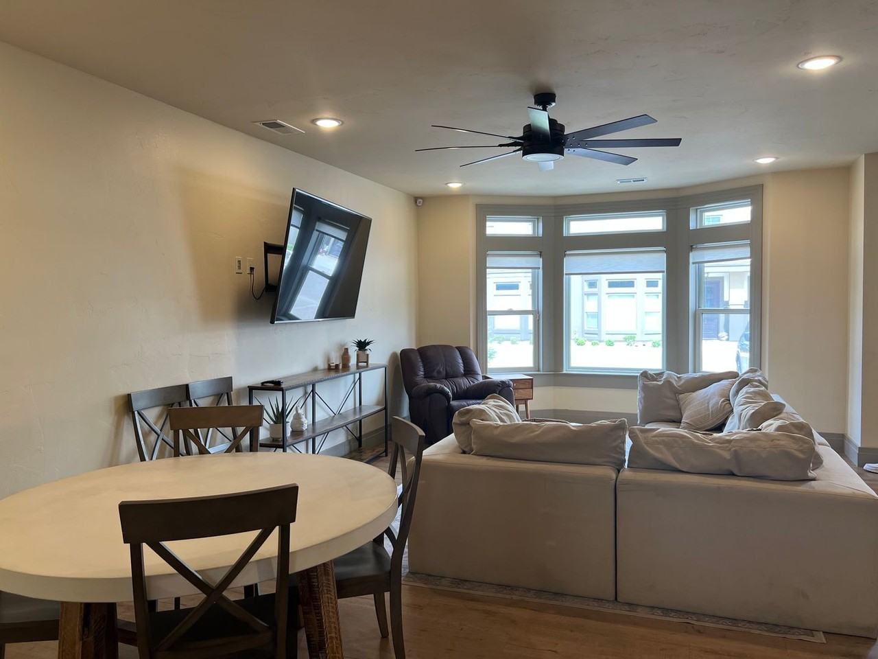 908 S Lincoln Ave #3 - Photo 6 of 17
