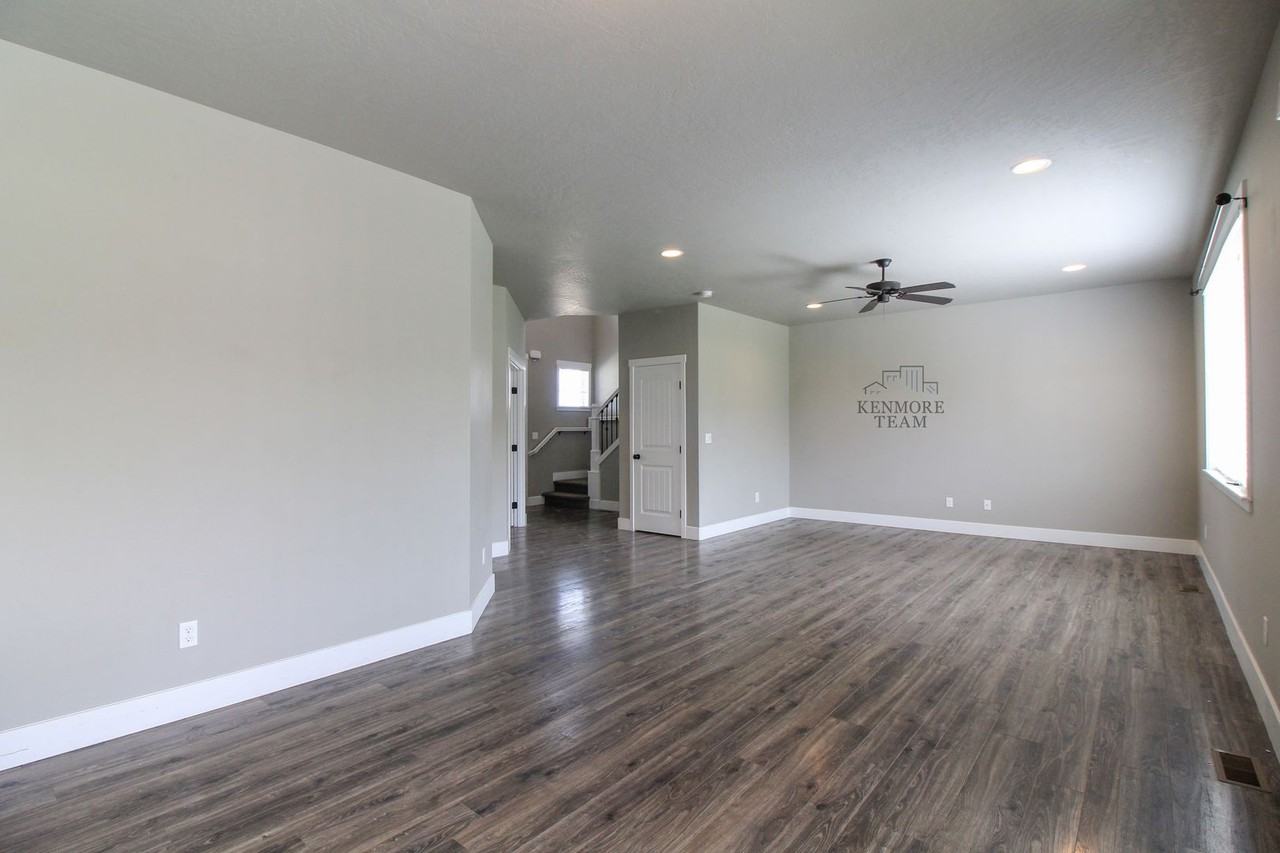 4380 S Anderson Pl - Photo 4 of 12